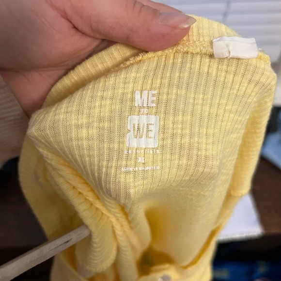 ME TO WE CROPPED LETTUCE HEM TEE - Picture 3 of 4